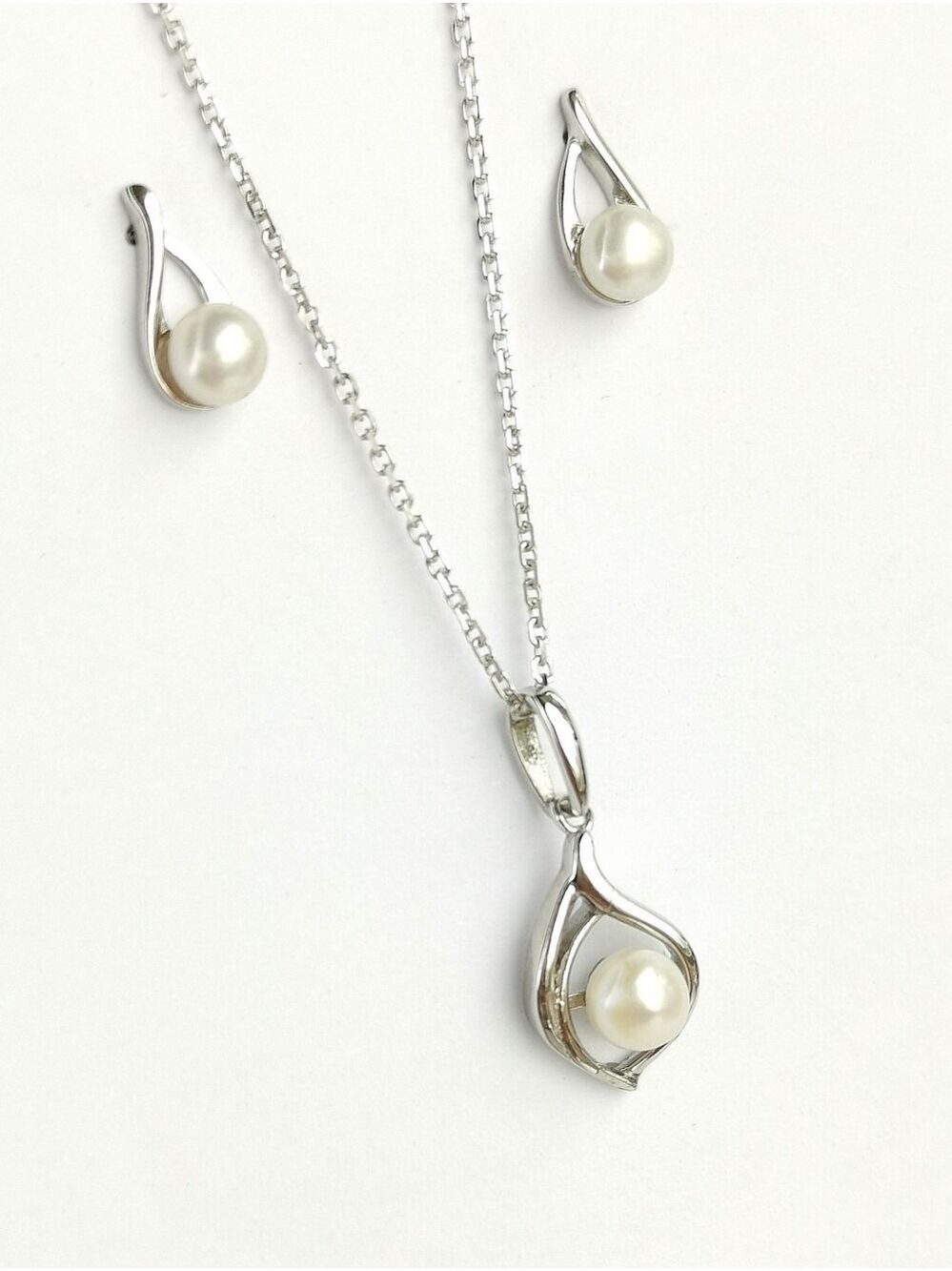 Sterling Silver pearl necklace earring set 🆕